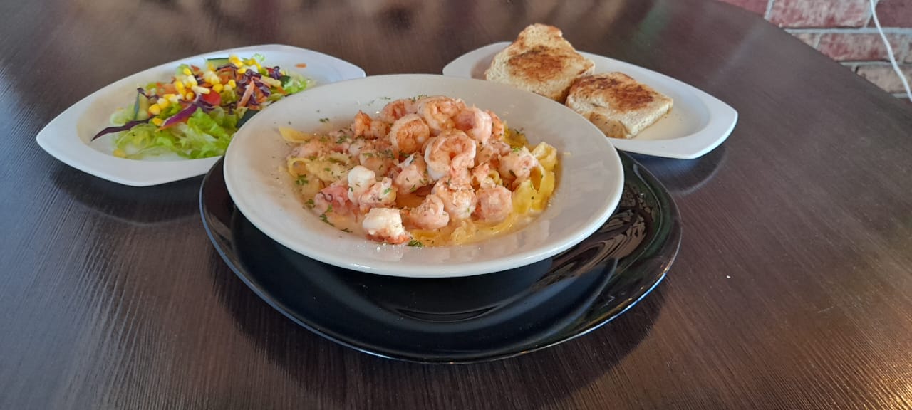 Fettuccine con Camarones