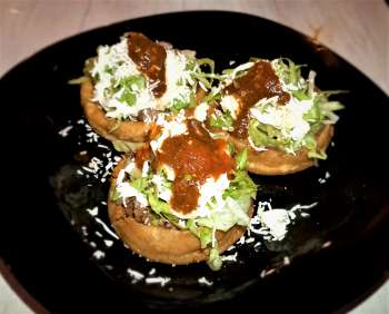 Sopes de Chicharrón